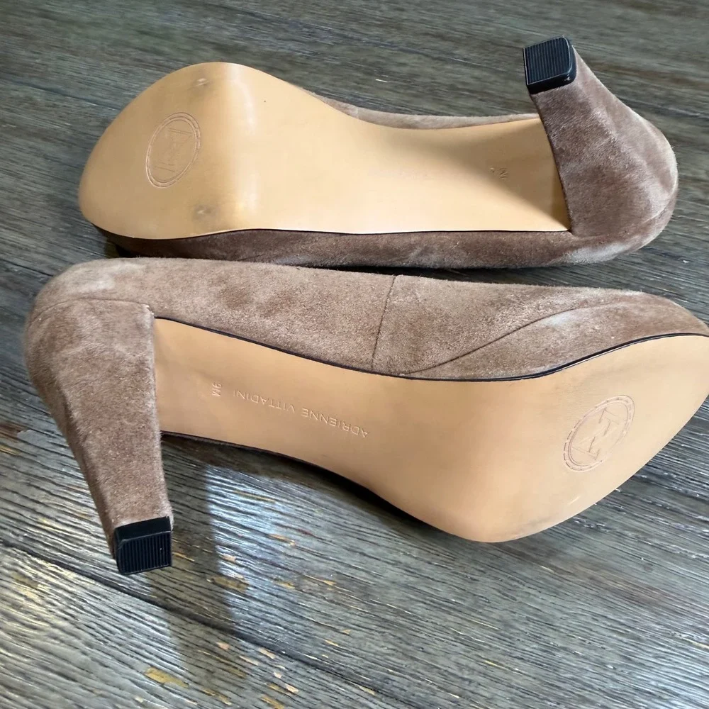 Adrienne Vittadini Womens Tan Suede Platform Pumps Round Toe Block Heel Size 9M
